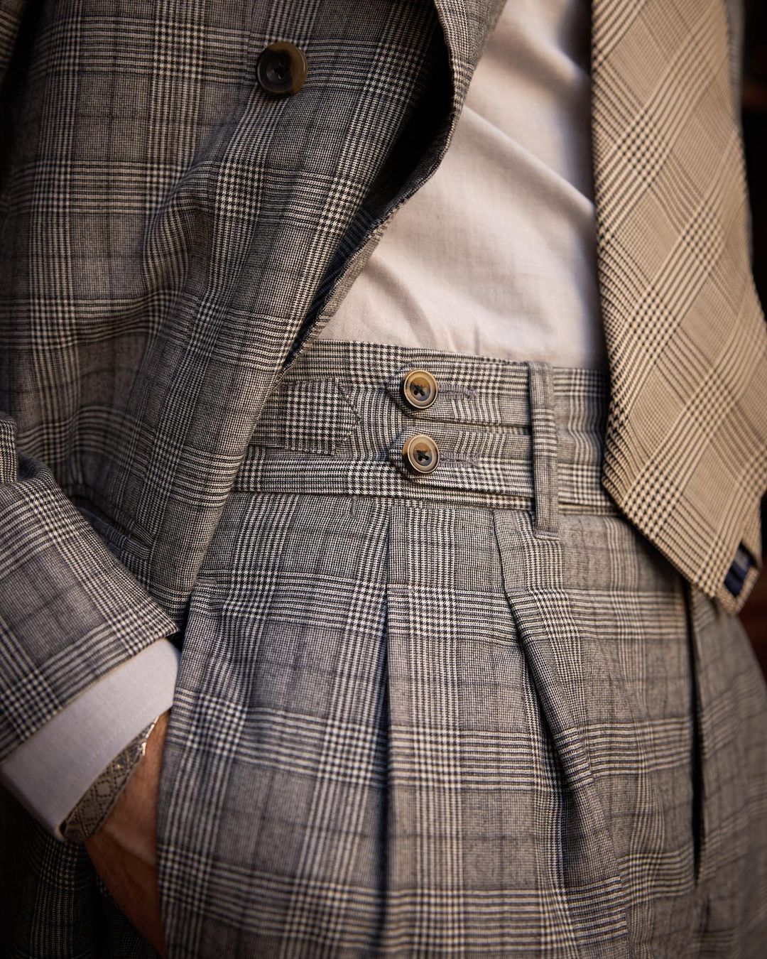Drapers Black and White Glen Plaid Checks Suit - 9